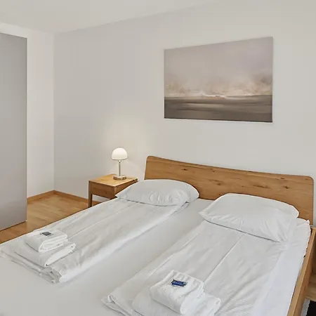 Bright And Quiet In The Center - Sky11 * ציריך