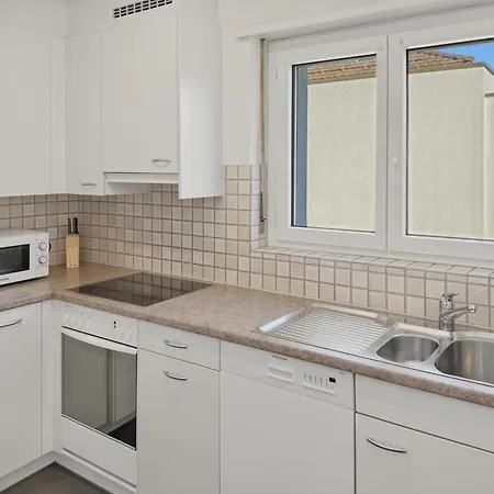 Bright And Quiet In The Center - Sky11 *