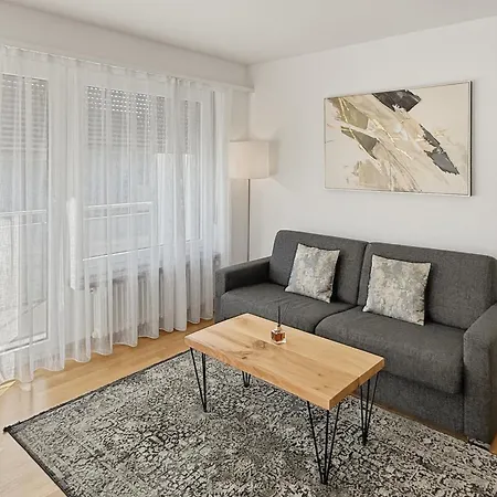 Bright And Quiet In The Center - Sky11 ציריך