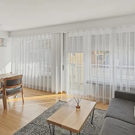 Bright And Quiet In The Center - Sky11 Apartmán