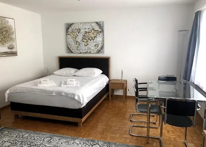 Bright And Quiet In The Center - Sky11 *