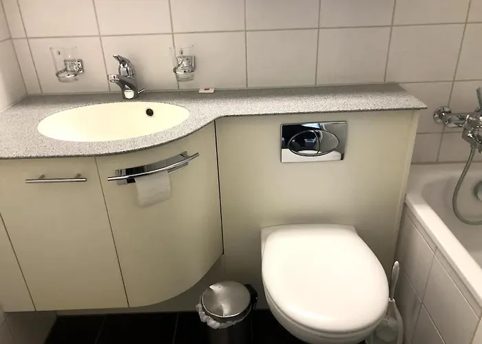 Bright And Quiet In The Center - Sky11 *