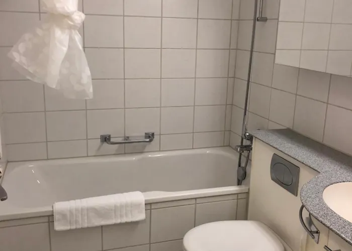 Bright And Quiet In The Center - Sky11 ציריך