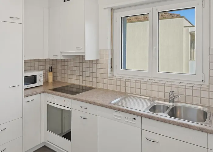 Bright And Quiet In The Center - Sky11 *