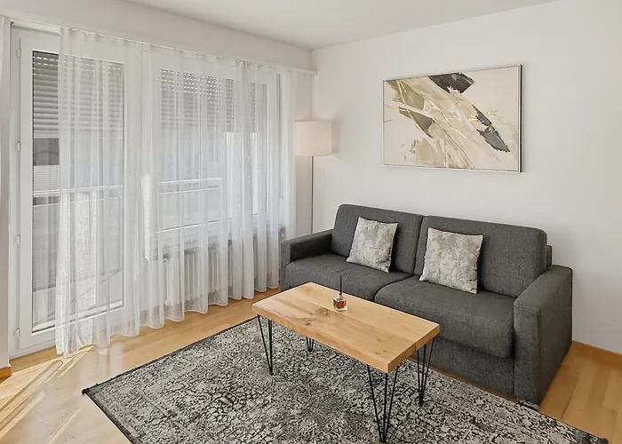 Bright And Quiet In The Center - Sky11 Curych