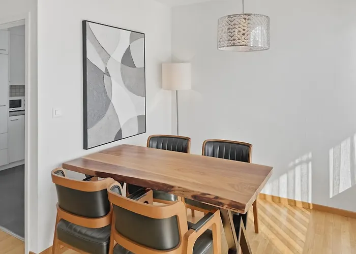 Bright And Quiet In The Center - Sky11 * ציריך