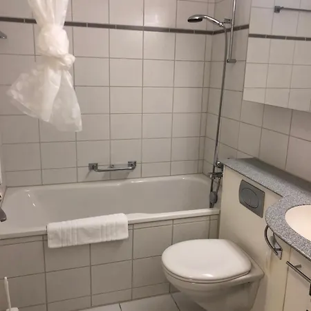 Bright And Quiet In The Center - Sky11 ציריך